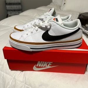 Nike Court Legacy